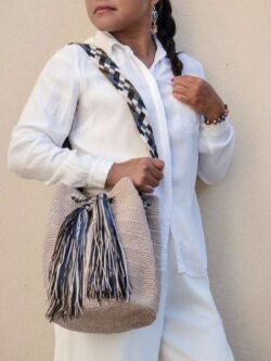 Evomar Maria veske, Wayuu style, Beige med blått/grønt håndtak